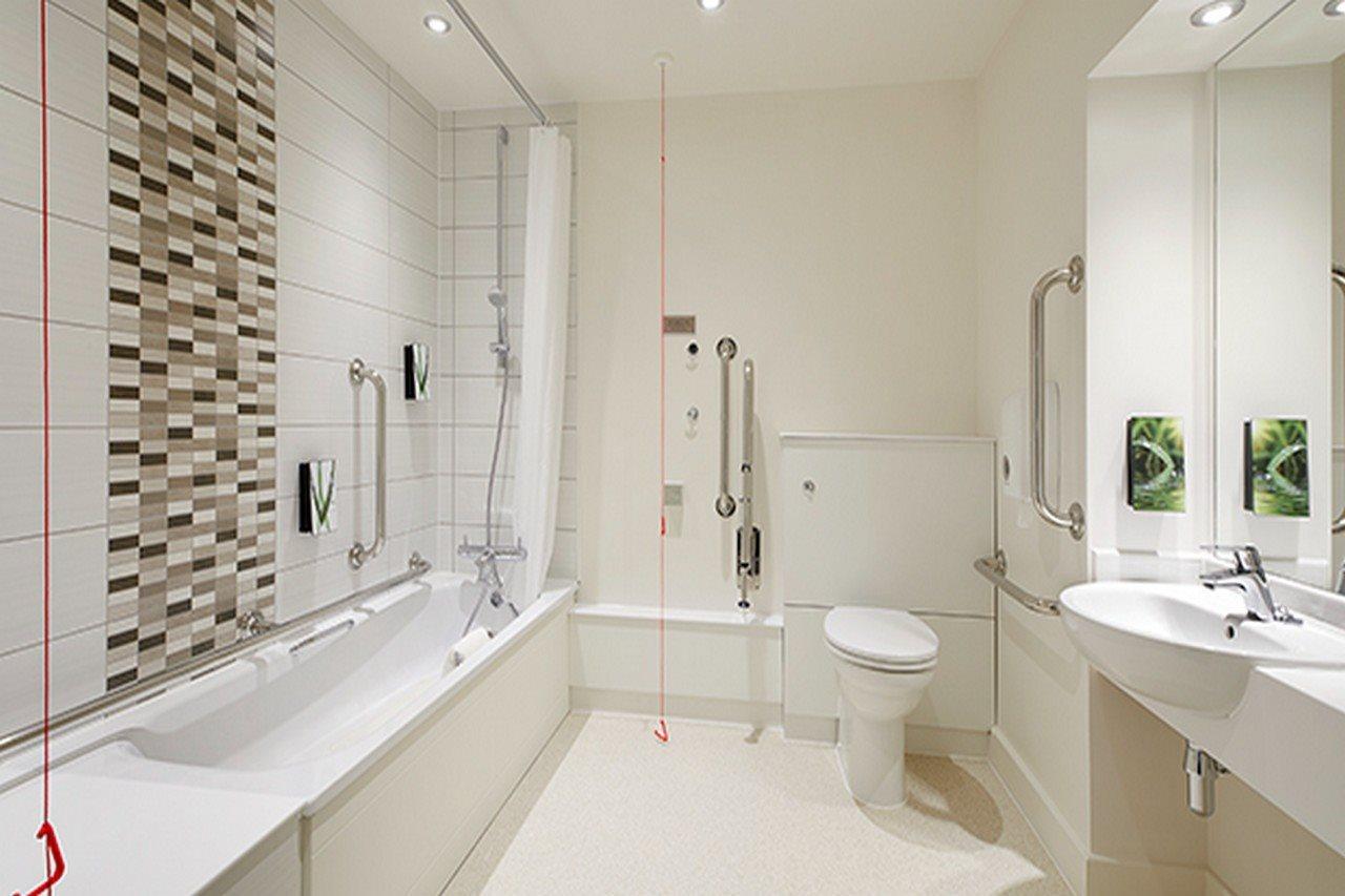 Premier Inn Manchester Чийдъл Екстериор снимка