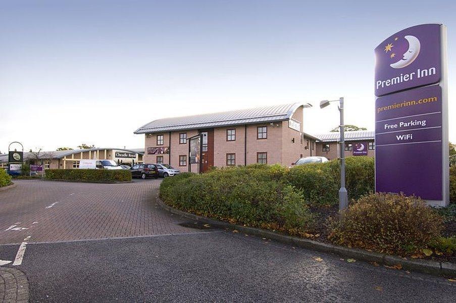 Premier Inn Manchester Чийдъл Екстериор снимка